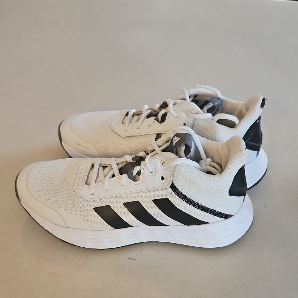 Adidas Sneakers